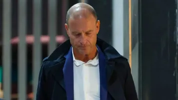 تهديد وانتقادات.. غضب غير مسبوق داخل غرفة ملابس الأهلي بعد تعادل البنك