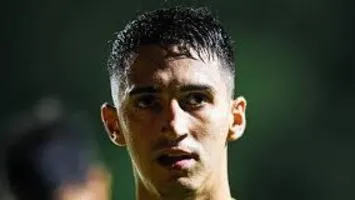 كواليس مثيرة تكشف سبب عدم تعاقد الأهلي مع أوجستين منصور