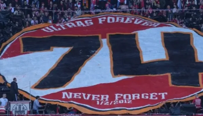 لفتة إنسانية من ألمانيا.. جماهير فرايبورج تخلد ذكرى شهداء الأهلي