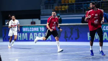 الأهلي يفوز على الزمالك ويبتعد بصدارة دوري اليد