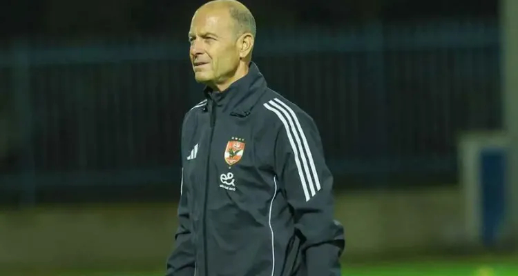 تحول مفاجئ.. توروب يغير أسلوبه مع لاعبي الأهلي قبل مواجهة الترجي