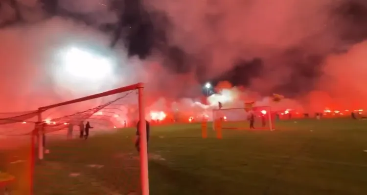 صورة.. شغب جماهير الترجي أمام فندق إقامة الأهلي في تونس قبل المواجهة المرتقبة