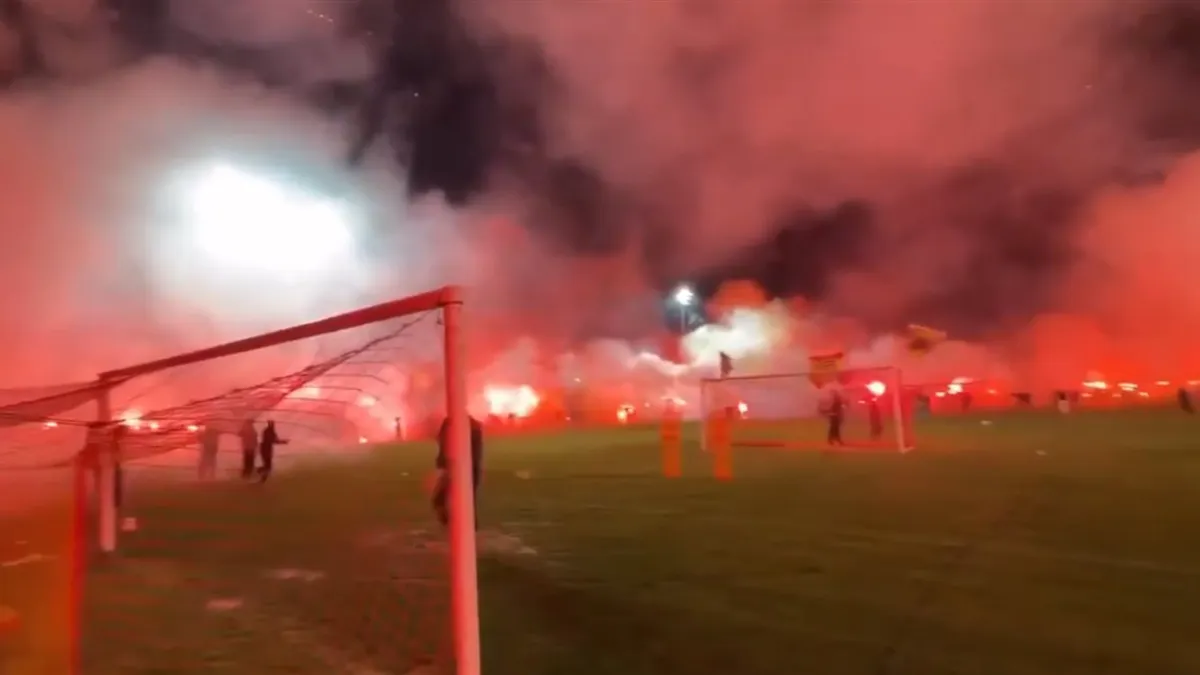 صورة.. شغب جماهير الترجي أمام فندق إقامة الأهلي في تونس قبل المواجهة المرتقبة