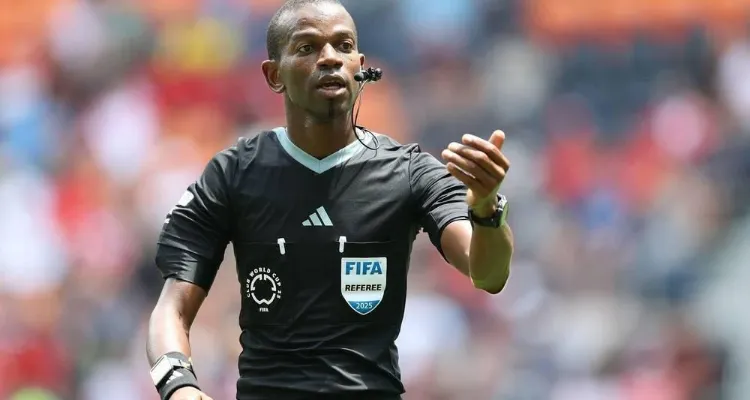 حكم مباراة الترجي يثير القلق داخل معسكر الأهلي