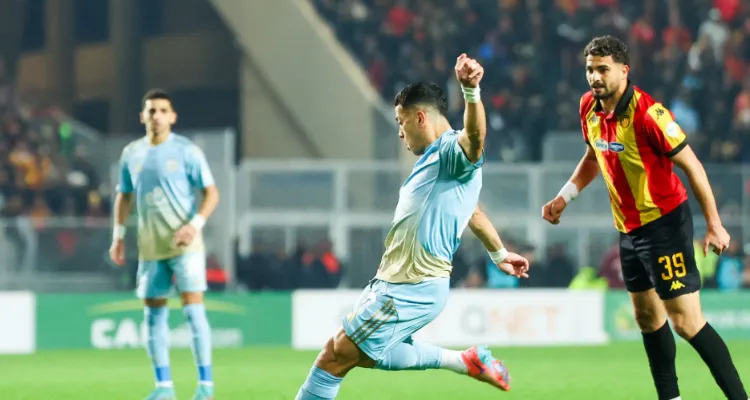 بالصور.. كيف تسبب تدخل الـVAR في احتساب ركلة جزاء مثيرة للجدل للترجي أمام الأهلي؟