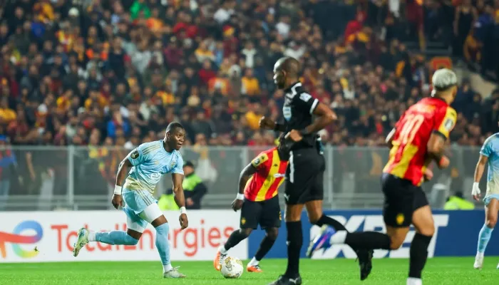 "تحكيم غريب".. دهشة إفريقية من تصرفات حكم مباراة الأهلي والترجي