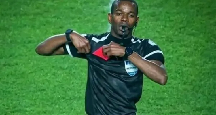 في شكوى رسمية.. الأهلي يستعرض 5 خطايا لحكم مباراة الترجي ويوجه طلبًا