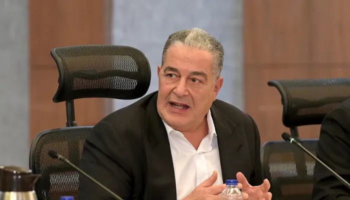 قرار جديد من ياسين منصور بشأن العاملين بالأهلي