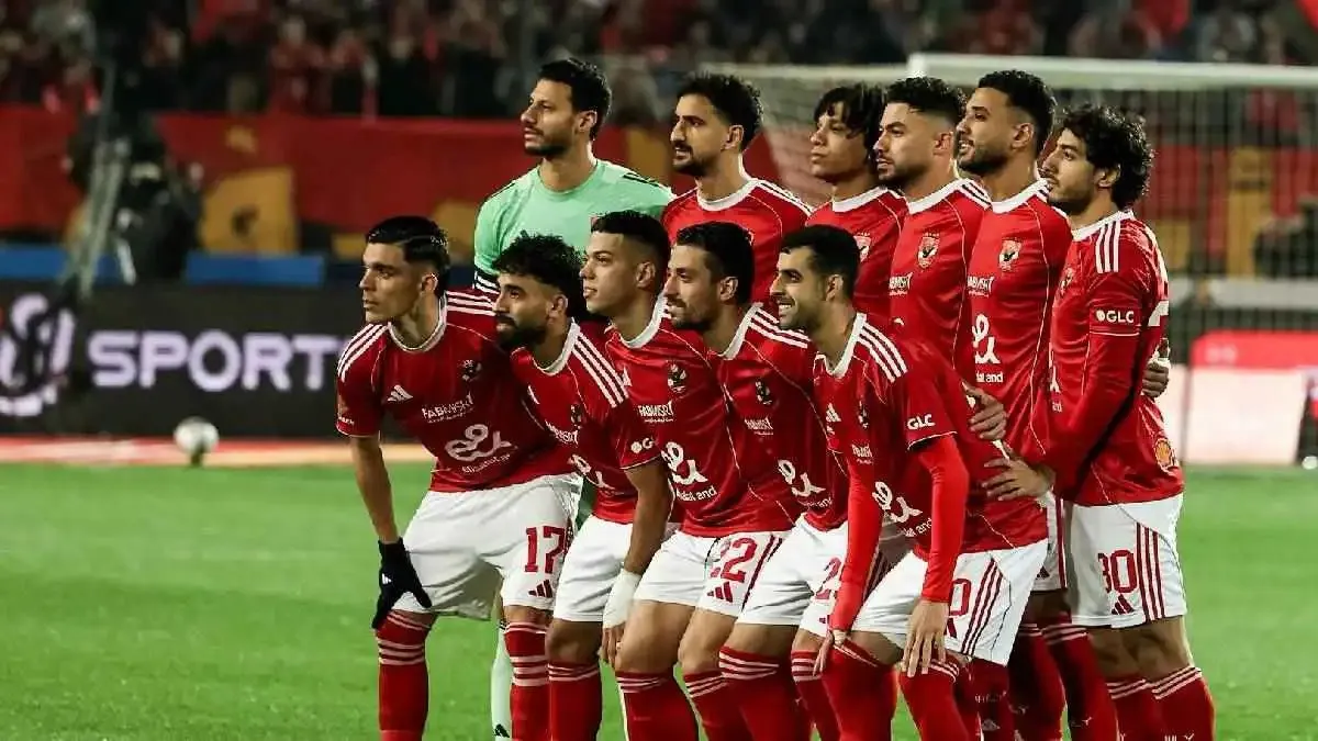 فحوصات طبية للاعب الأهلي بعد سقوط مفاجئ في مباراة