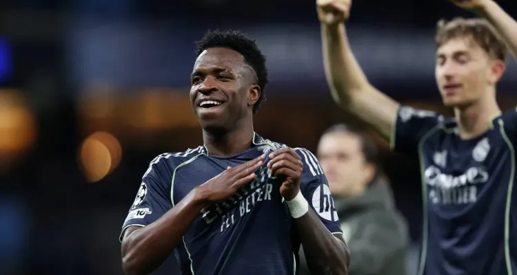 هل يكون فينيسيوس السبب؟ تطور مفاجئ يهدد عودة لاعب الأهلي