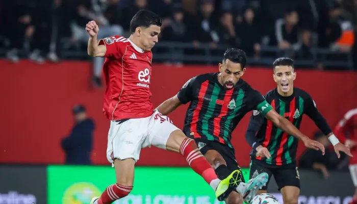 الأهلي يرد على أنباء رحيل أشرف بن شرقي