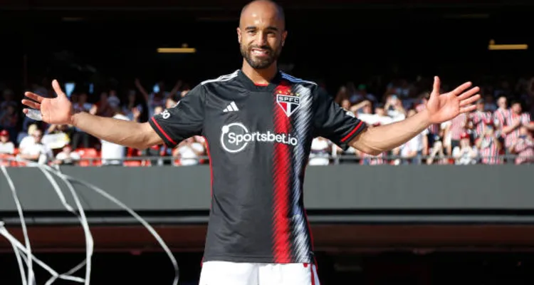 خاص | وكيل لوكاس مورا يحسم حقيقة اهتمام الأهلي بضمه