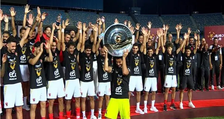 هدايا الأبيض مستمرة.. مسؤول زملكاوي سر فوز الأهلي بلقب الدوري الموسم الماضي