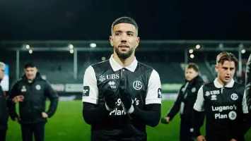 أرقام مخيبة تقربه من الرحيل عن سويسرا.. قندوسي على أعتاب العودة