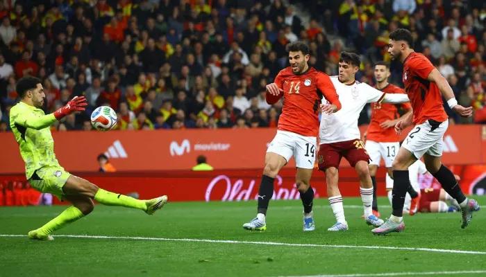 مكافأة خاصة لـ مصطفى شوبير بعد تألقه أمام إسبانيا