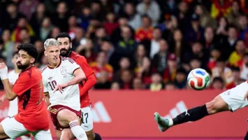 ثنائي الأهلي يكشف سر تعادل مصر مع إسبانيا