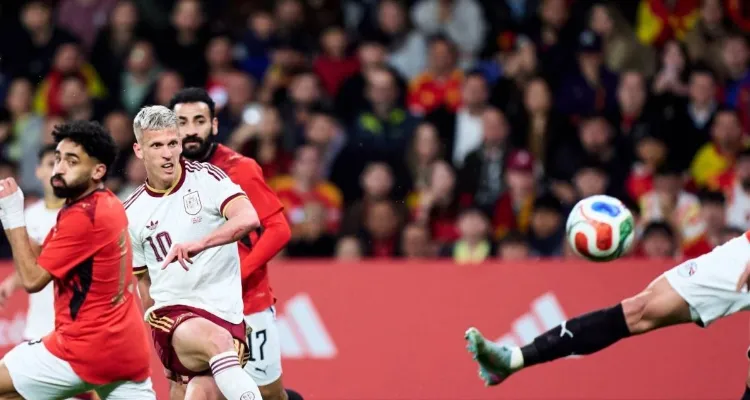 ثنائي الأهلي يكشف سر تعادل مصر مع إسبانيا