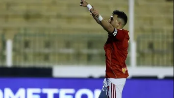 فيديو | الأهلي يضرب المقاولون العرب بثلاثية ويتمسك بصراع صدارة الدوري المصري