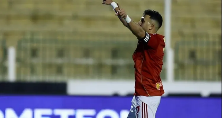 فيديو | الأهلي يضرب المقاولون العرب بثلاثية ويتمسك بصراع صدارة الدوري المصري