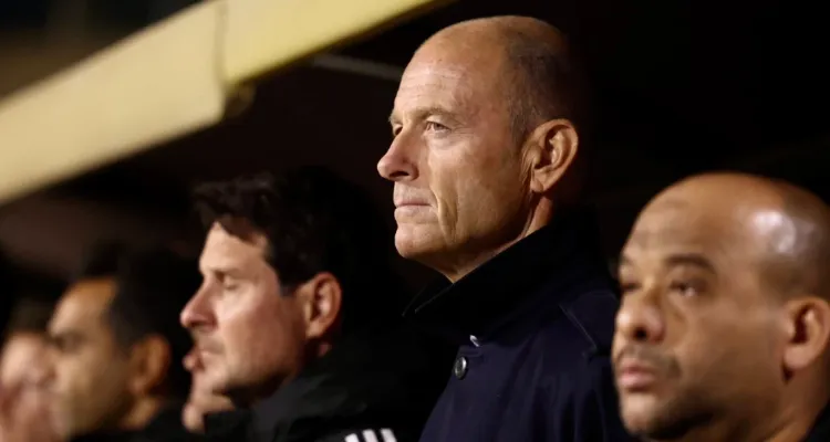 لقطة مثيرة تُظهر رفض وليد صلاح الدين لخطة توروب الدفاعية أمام المقاولون