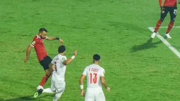 "ليه عملت فينا القاضية؟".. لقطة مثيرة بين مشجع زملكاوي وأفشة