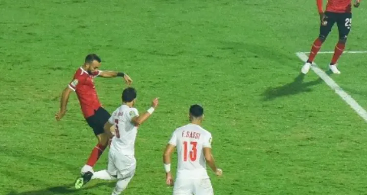 "ليه عملت فينا القاضية؟".. لقطة مثيرة بين مشجع زملكاوي وأفشة