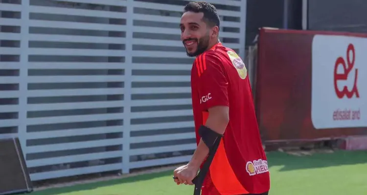 بعد القلق.. شقيق كريم فؤاد يكشف الحقيقة الكاملة عن إصابة لاعب الأهلي