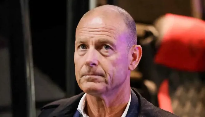 توروب يعقد جلسة خاصة مع لاعب الأهلي ويعده بفرصة في مرحلة الحسم