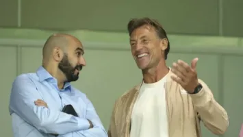 بعد ارتباط اسميهما بالأهلي.. منتخب إفريقي عريق يفاوض الركراكي ورينارد