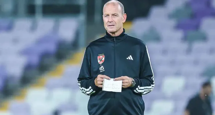 قبل مرحلة حسم الدوري.. مفاجأة توروب في حراسة مرمى الأهلي