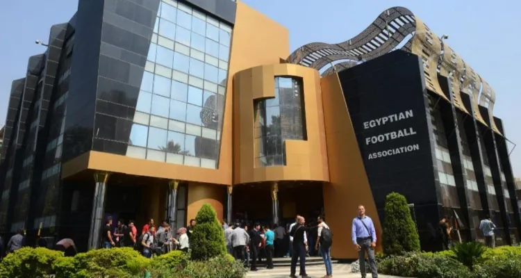 اتحاد الكرة يصدم الأهلي بشأن جلسة الاستماع لتسجيلات الفار لمباراة سيراميكا كليوباترا