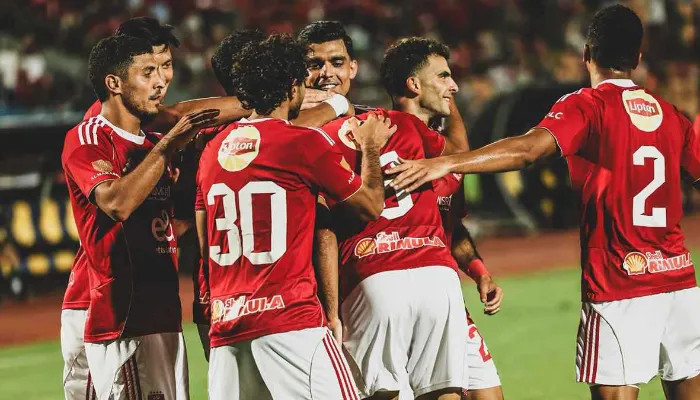 لاعب الأهلي يتمم اتفاقه مع ناد قطري