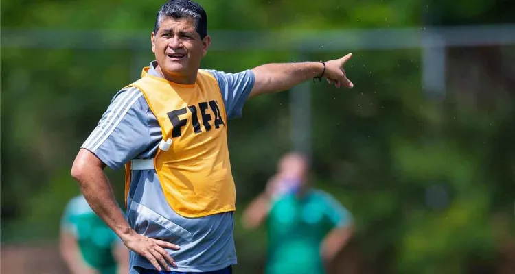 عاجل.. قرار مفاجئ من اتحاد الكرة بشأن مستقبل أوسكار رويز