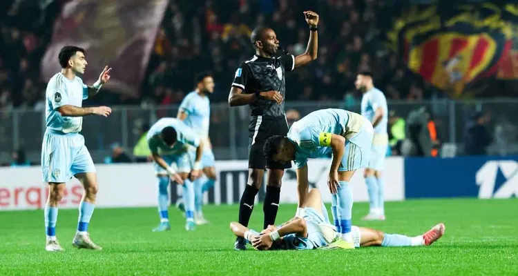 كاف يستبعد حكما بسبب مباراة الأهلي والترجي