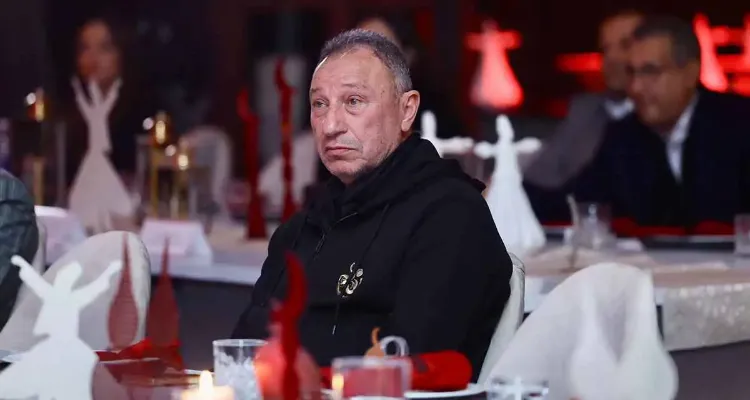 سبب مفاجئ وراء غياب الخطيب عن اجتماع الأهلي