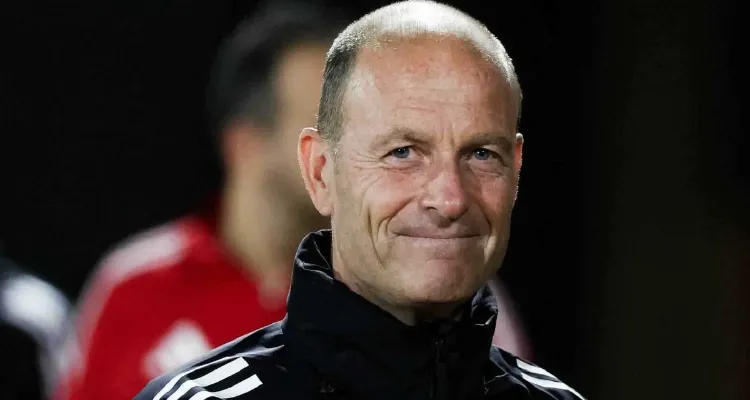 توروب يتحرك لحل أزمة داخل الأهلي قبل مواجهة بيراميدز