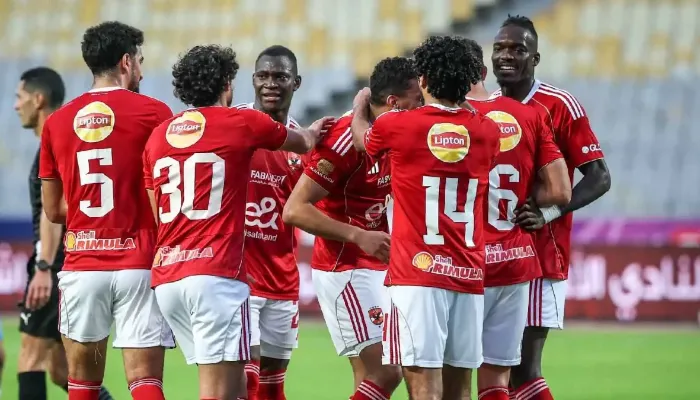 الأهلي يفقد لاعبه "الأساسي" أمام الزمالك للإيقاف