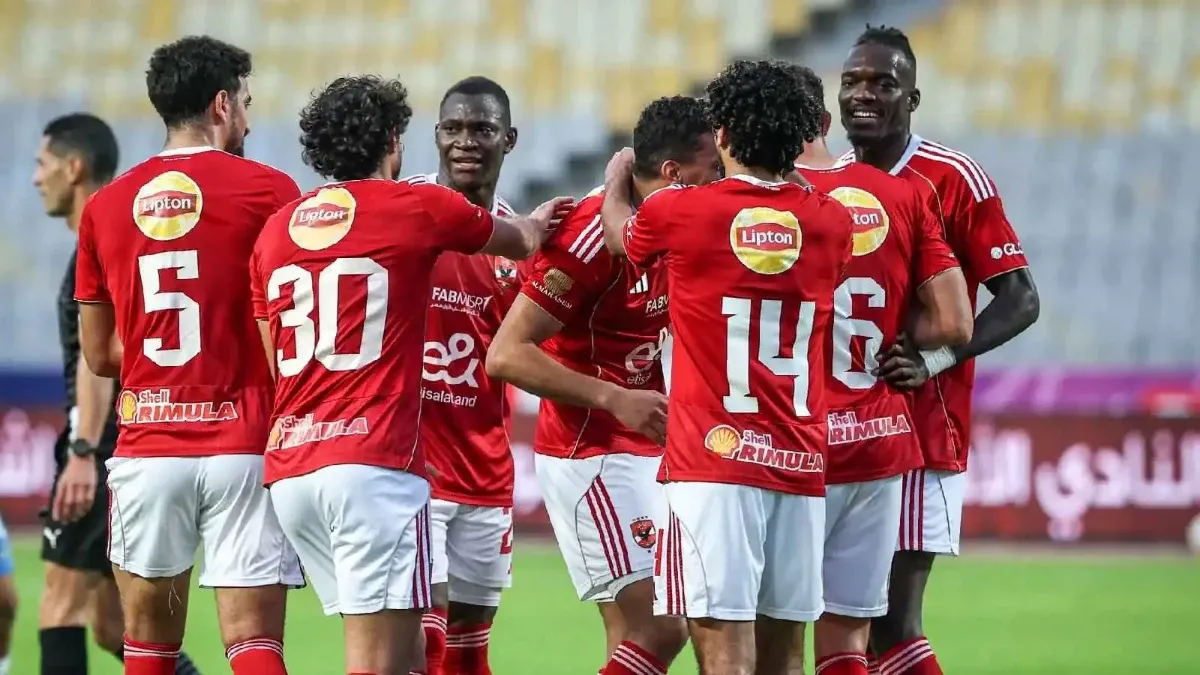 الأهلي يفقد لاعبه "الأساسي" أمام الزمالك للإيقاف