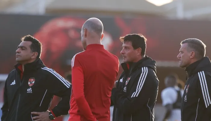 اتهامات تطال مساعد توروب.. أزمة جديدة داخل الأهلي قبل مباراة الزمالك