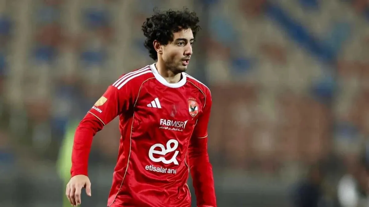 لاعب مفاجأة قد يقود الجبهة اليمنى في الأهلي أمام الزمالك