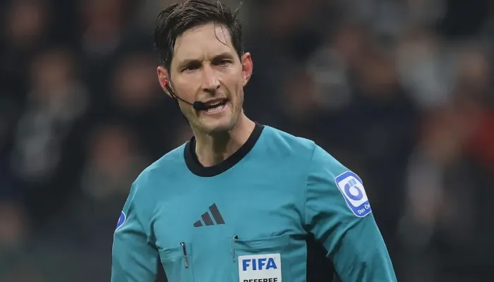 الألماني ماتياس يولينبيك حكمًا لمباراة الأهلي والزمالك  في الدوري المصري .. رسميًا