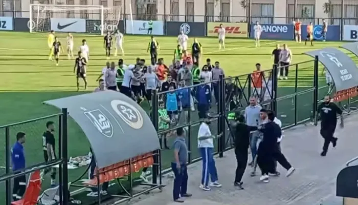 فيديو | لا ممتاز نافع ولا محترفين شافع.. محمود وفا يكرر أزمة مباراة الأهلي وسيراميكا كليوباتر