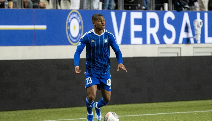 لاعب بالدوري الفرنسي على رادار الأهلي لتعويض ديانج