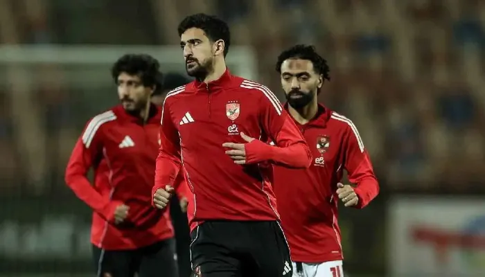 رسائل حاسمة من توروب.. لا مكان للأسماء داخل تشكيل الأهلي قبل مباراة سيراميكا