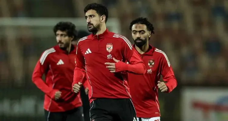 رسائل حاسمة من توروب.. لا مكان للأسماء داخل تشكيل الأهلي قبل مباراة سيراميكا