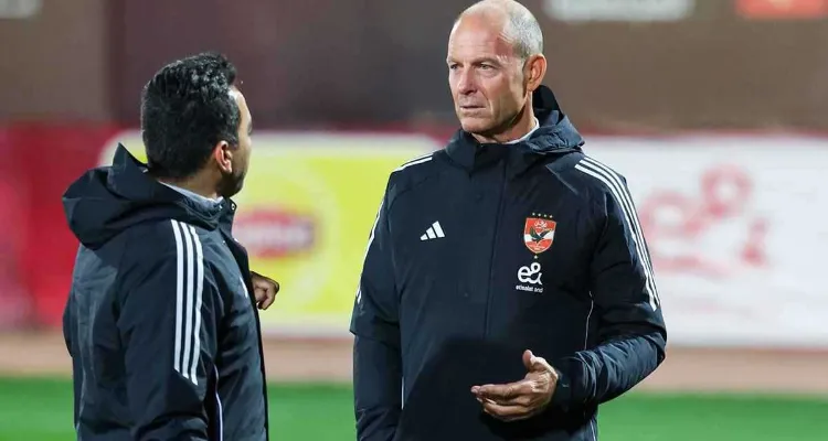 توروب يستبعد 3 لاعبين من تشكيل الأهلي أمام سيراميكا في الدوري المصري