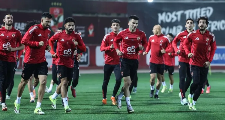 بعد مطالبات الانسحاب.. خبير لوائح يحذر الأهلي: الهبوط وكوارث أخرى