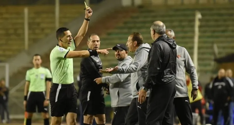 بعد جدل ركلة جزاء الأهلي أمام سيراميكا.. قرار مفاجئ من لجنة الحكام ضد محمود وفا