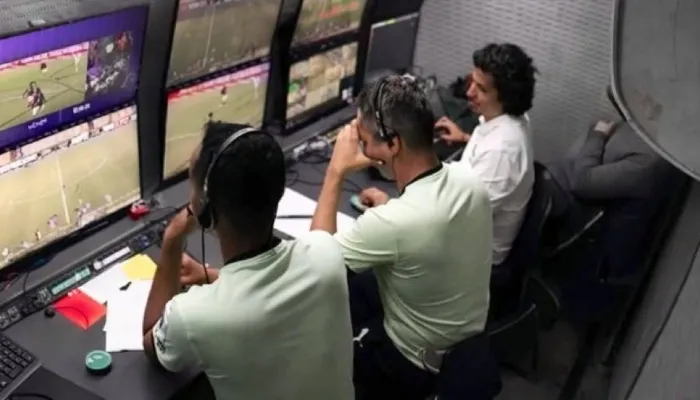 بعد أزمة ركلة جزاء الأهلي.. مفاجأة في محادثة الـ VAR وحكم مباراة سيراميكا