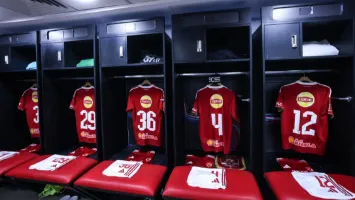 غضب وانفعال داخل غرفة ملابس الأهلي.. ماذا حدث بعد مباراة سيراميكا؟